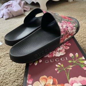 Gucci bloom slides